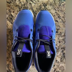 Basically brand new youth girls On Running tennis shoes. Worn for a few hours.